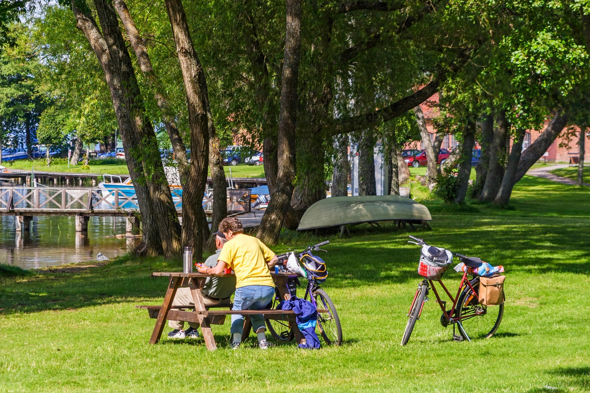 People who have a picnic after a bicycle ride