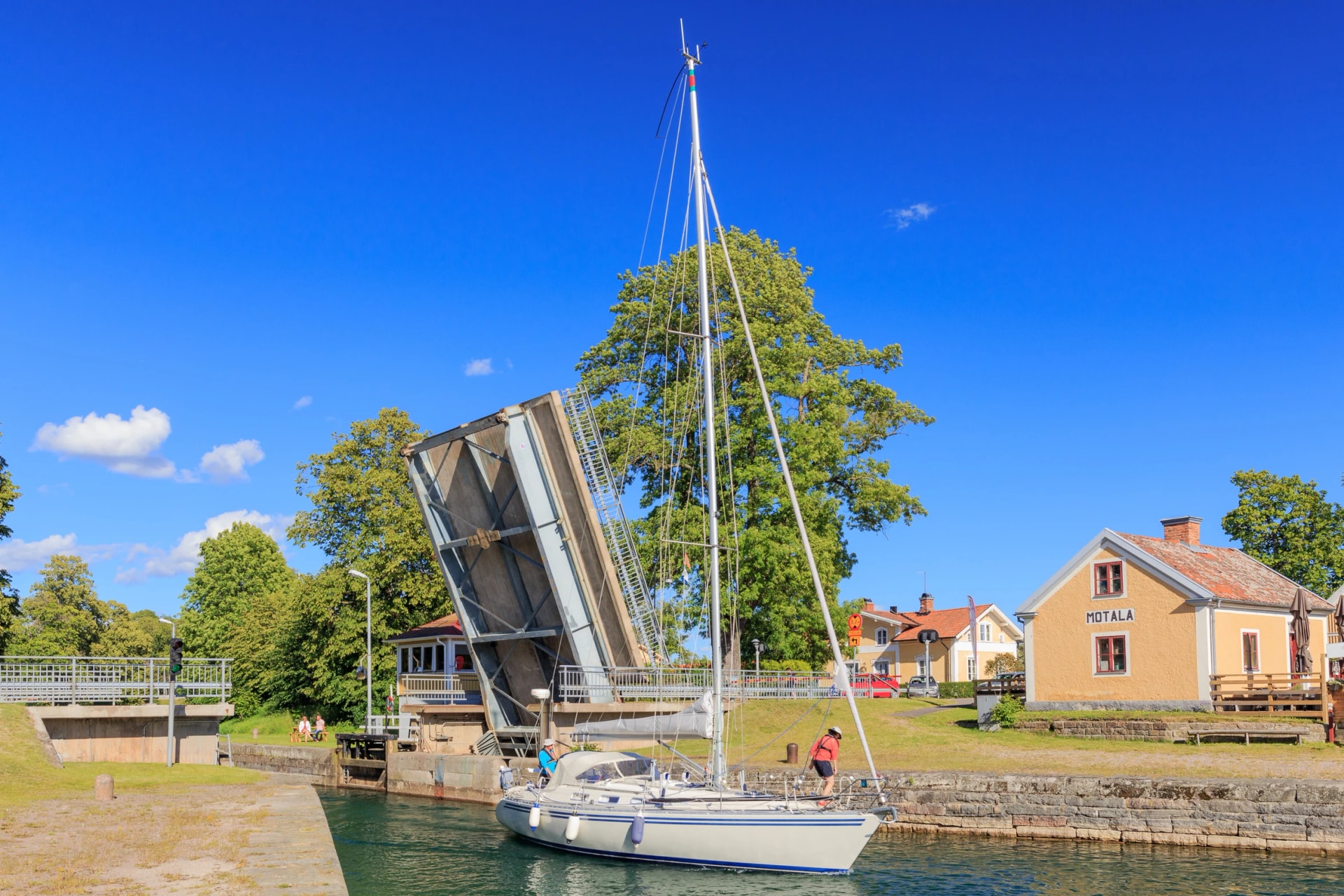 Schiff auf dem Götakanal in Motala